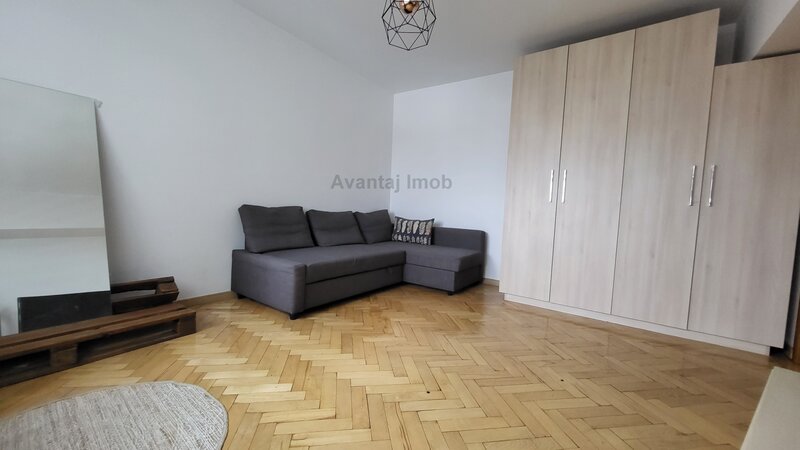 Calea Dorobanti, Colegiul I. L. Caragiale, bloc anvelopat